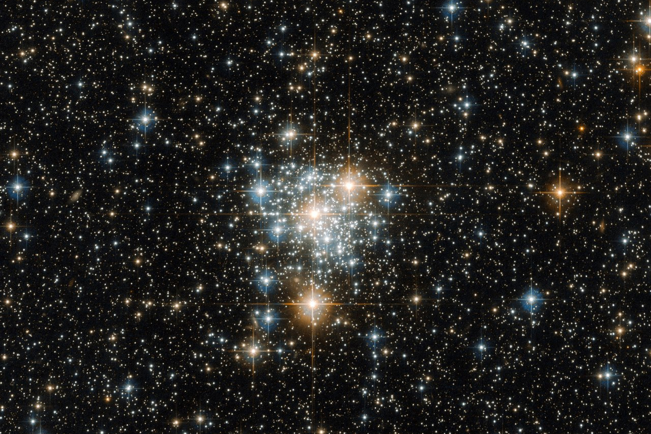 Toucan and the Cluster - Hubble Image